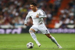 欧冠十六强次回合：巴萨主场2比0淘汰阿贾克斯 拉玛西亚小将集体爆发